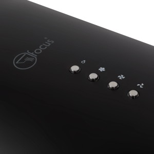 Zbliżenie czarnego okapu wyspowego t.b.t. z przyciskami sterującymi.