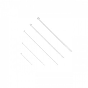 Zestaw przezroczystych opasek zaciskowych w różnych rozmiarach.