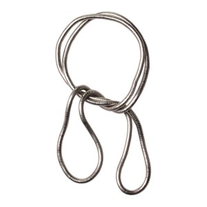 Narożnik karnisza t.b.t. z metalu, gięty i spleciony.