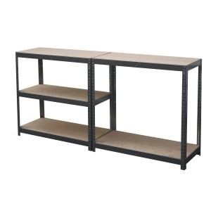 Metalowy regał z trzema półkami, idealny do przechowywania i organizacji.