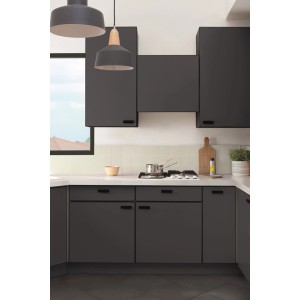 Nowoczesna kuchnia z szarymi szafkami i jasnymi blatami. Farby do kuchni.