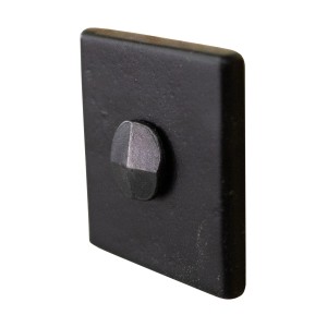 Czarna rozeta klamki drzwi, kwadratowa z guzikiem.