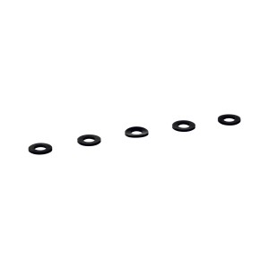 Pięć czarnych uszczelek gumowych t.b.t. na białym tle.