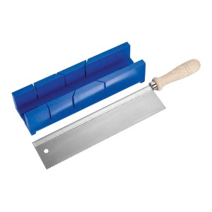 Zestaw do cięcia pod kątem LUX Classic z piłą precyzyjną i skrzynką uciosową do precyzyjnych cięć.