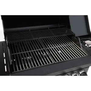 Wnętrze grilla gazowego t.b.t. z rusztem.