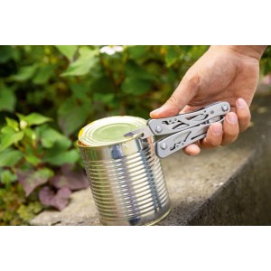 LUX-TOOLS Multitoolset 12 w 1 otwiera puszkę na zewnątrz.