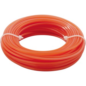 Pomarańczowa żyłka do podkaszarki, zwinięta i zabezpieczona opaską kablową.