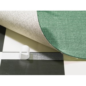 Taśma do podłóg LUX, 5 m x 50 mm, mocuje zielony dywan na wzorze szachownicy.