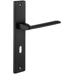 Czarny zestaw klamek do drzwi wewnętrznych.