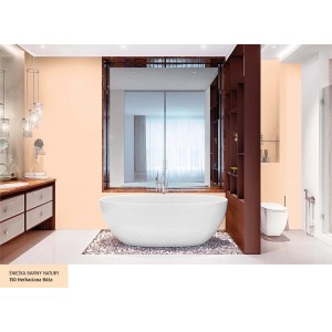 Łazienka z farbą ścienną w delikatnym różu. Kolorowa farba ścienna dla relaksującej atmosfery.