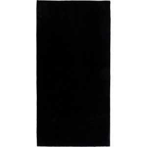 Czarny dywan z długim włosiem t.b.t.