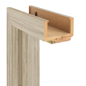 Szczegół ramy drzwiowej w wyglądzie drewna.