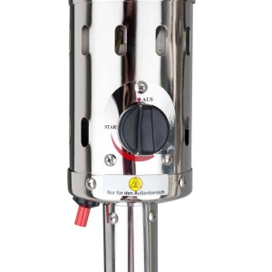 Zbliżenie: Grzejnik gazowy ze stali nierdzewnej z pokrętłem regulacji mocy.