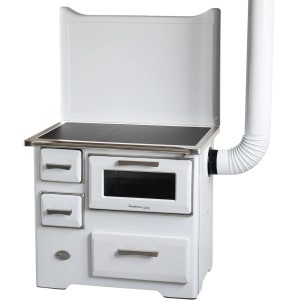 Biały piec opalany drewnem z płytą grzewczą i piekarnikiem. Przyłącze kominowe z boku.