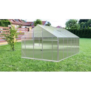 Przezroczysta szklarnia t.b.t. w ogrodzie.