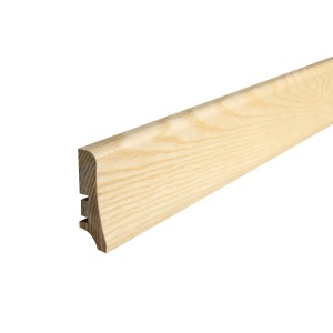 Jasna drewniana listwa przypodłogowa, widok profilu.