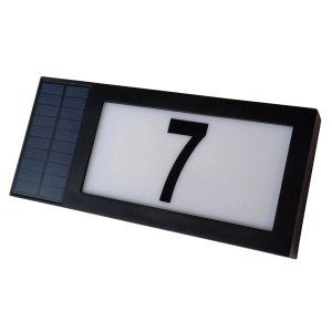 Solarna lampa z numerem domu 7, czarna ramka. Idealna jako kinkiet solarny.