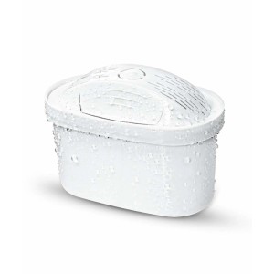 Biały filtr do wody jako akcesorium kuchenne.