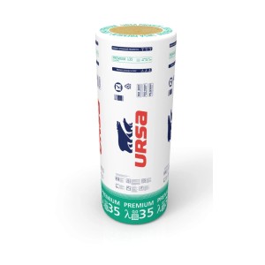 Rolka wełny mineralnej t.b.t. firmy Ursa, zapakowana w białą folię z zielonym brzegiem.