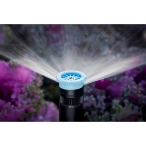 Nawadnianie niebieskim zraszaczem t.b.t. Nawadnianie ogrodu.