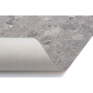 Szara wykładzina podłogowa PCV z efektem marmuru, zbliżenie na spód.