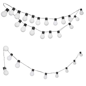 Solarny łańcuch świetlny z białymi żarówkami do użytku zewnętrznego.