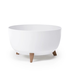 Biała misa na rośliny t.b.t. z drewnianymi nóżkami.