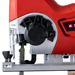 Zbliżenie czerwonej wyrzynarki akumulatorowej Einhell TE-JS 18 Li Solo z zabezpieczeniem przed odpryskami.