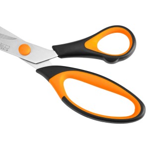 Nóż t.b.t. z pomarańczowo-czarną rękojeścią.