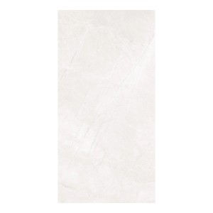 Jasna płytka podłogowa z efektem marmuru, idealna do nowoczesnych przestrzeni mieszkalnych.