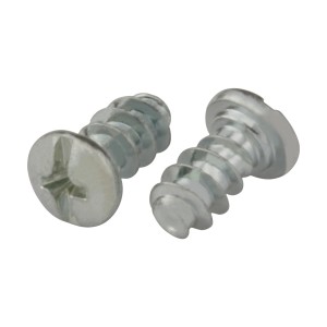 Dwie ocynkowane śruby Euro Hettich z łbem stożkowym i rowkiem krzyżowym.