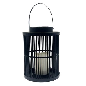 Czarny lampion solarny ze świecą LED i uchwytem do ogrodu i na patio.