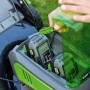 Akumulatorowa kosiarka LUX: Wkładanie dwóch akumulatorów 20V. Część 1 PowerSystem.