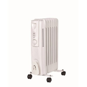 Biały grzejnik olejowy t.b.t. na kółkach, elektryczny grzejnik do użytku wewnętrznego.