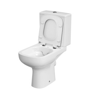 Biały, bezkołnierzowy zestaw WC kompakt z deską i spłuczką.