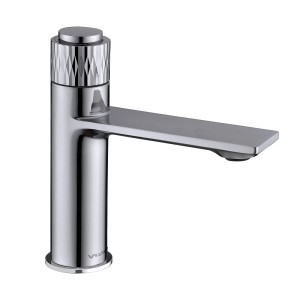 Nowoczesna bateria umywalkowa chromowana z prostą wylewką i ozdobnym uchwytem.