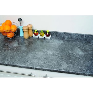 Folia samoprzylepna d-c-fix Avellino beton na blacie kuchennym z dekoracją.