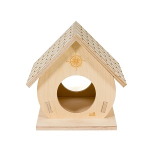 Jasny drewniany karmnik dla ptaków z okrągłym wejściem i motywem kompasu.
