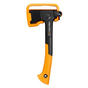 Siekiera uniwersalna Fiskars X-series X14, 35,5 cm, z pomarańczową rękojeścią i czarną głowicą.