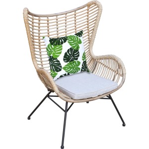 Rattanowe krzesło ogrodowe z poduszką i ozdobną poduszką.