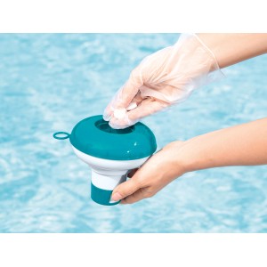 Pływak dozujący Bestway 12,5 cm z tabletką do basenu nad wodą.
