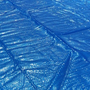 Niebieska folia solarna Summer Fun do okrągłych basenów (Ø 350-360 cm) o strukturze pęcherzykowej.