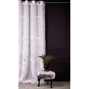 Dekoracyjna, biała zasłona ze srebrnym wzorem. Idealna jako dekoracja okna.