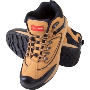 Beżowe buty robocze t.b.t. z czarną podeszwą i sznurowadłami.