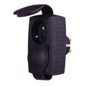 Czarny rozgałęźnik t.b.t. z klapką do użytku zewnętrznego.