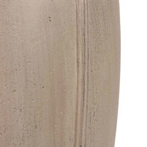 Zbliżenie beżowej donicy t.b.t.