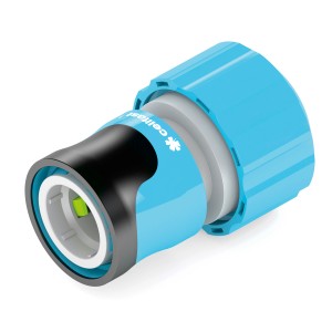 Jasnoniebieskie złącze do węża wodnego do węży ogrodowych.