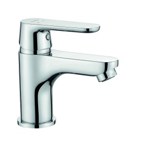 Błyszcząca, chromowana bateria umywalkowa t.b.t., zbliżenie.