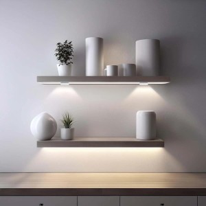 Półki z pośrednim oświetleniem dzięki lampom podszafkowym t.b.t.