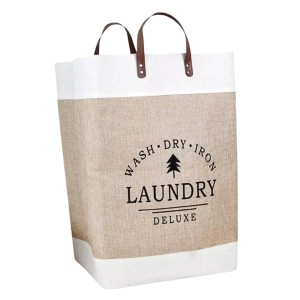 Materiałowy kosz na pranie z nadrukiem "Laundry Deluxe" i uchwytami.